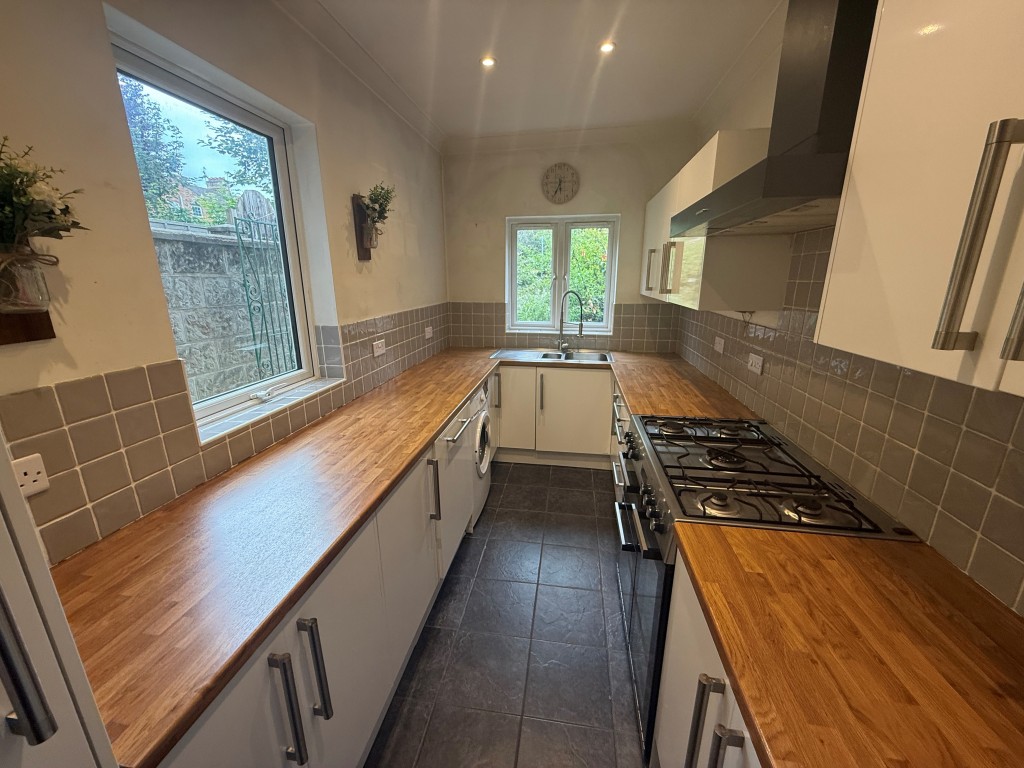 Lot: 158 - MID-TERRACE HOUSE FOR REFURBISHMENT - Kitchen